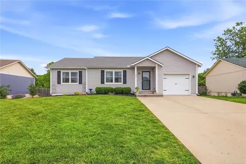 521 N Mulberry St, Gardner, KS 66030