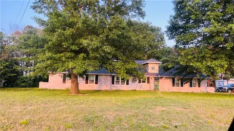 703 NE 102 P Rd, Clinton, MO 64735
