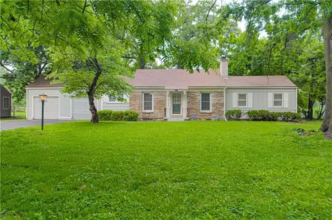 624 E 97th St, Kansas City, MO 64131