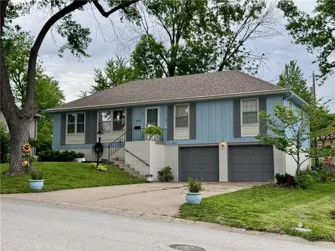 4024 Surrey Ln, Independence, MO 64055