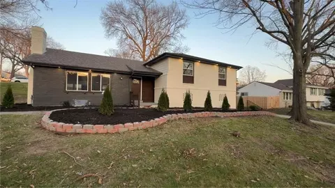8701 Ward Pkwy, Kansas City, MO 64114