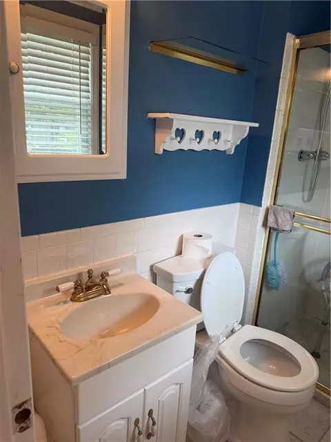 Bath - 613 NE Coronado Ave, Lees Summit, MO 64063 photo 3 of 4