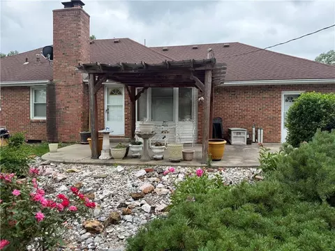 Exterior - 613 NE Coronado Ave, Lees Summit, MO 64063 photo 4 of 6