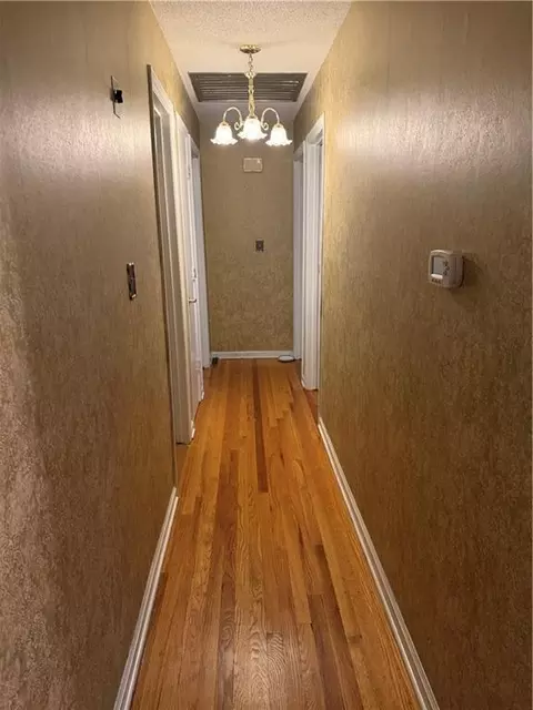 Entry Way - 613 NE Coronado Ave, Lees Summit, MO 64063 photo 2 of 3