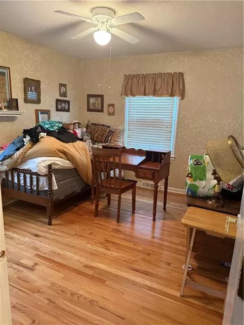 Bedroom - 613 NE Coronado Ave, Lees Summit, MO 64063 photo 1 of 5