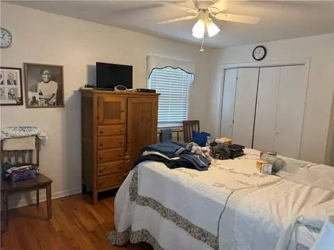 Bedroom - 613 NE Coronado Ave, Lees Summit, MO 64063 photo 3 of 5