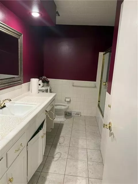 Bath - 613 NE Coronado Ave, Lees Summit, MO 64063 photo 1 of 4