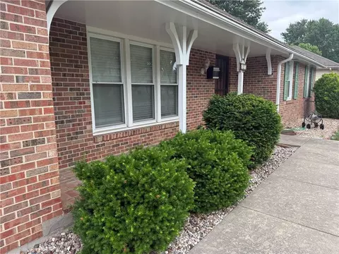 Exterior - 613 NE Coronado Ave, Lees Summit, MO 64063 photo 2 of 6