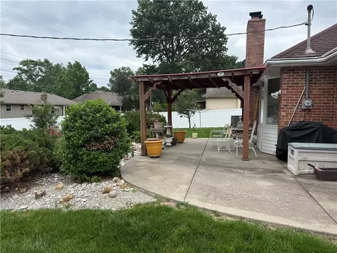 Exterior - 613 NE Coronado Ave, Lees Summit, MO 64063 photo 6 of 6