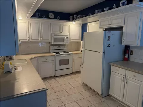 Kitchen - 613 NE Coronado Ave, Lees Summit, MO 64063 photo 1 of 1