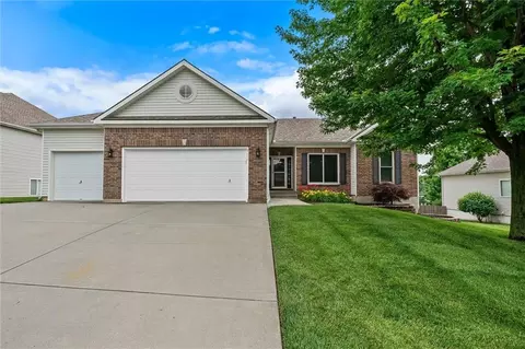 9801 N Farley Ave, Kansas City, MO 64157