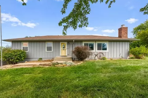 22014 W 223rd St, Spring Hill, KS 66083