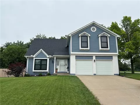 5421 Mccoy St, Shawnee, KS 66226