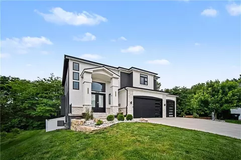 2009 Ridge Tree Dr, Pleasant Hill, MO 64080