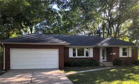 600 Christopher St, Warrensburg, MO 64093