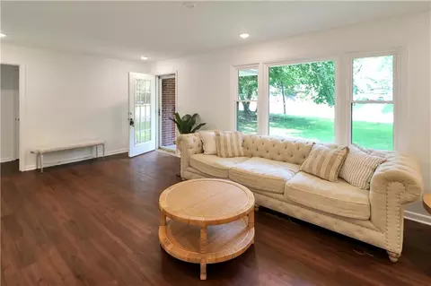 Living - 600 Christopher St, Warrensburg, MO 64093 photo 2 of 5