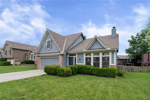 6413 Anderson St, Shawnee, KS 66226