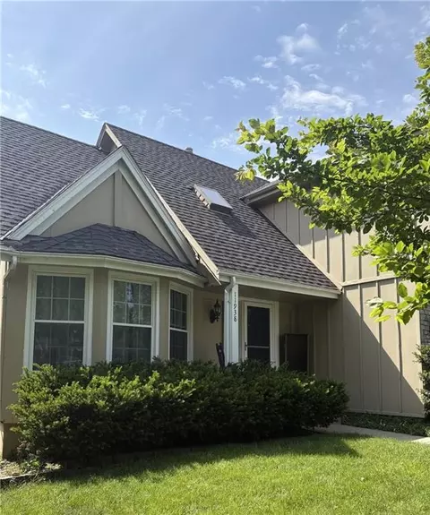 11938 S Hallet St, Olathe, KS 66062