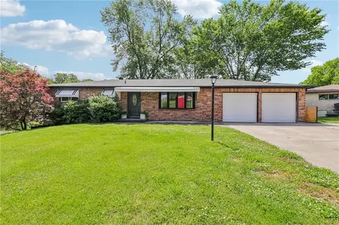 5113 Ridgewood Dr, Kansas City, MO 64151
