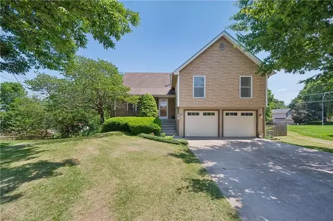 1007 NE 106th Ct, Kansas City, MO 64155