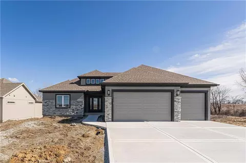 2433 W 177th St, Overland Park, KS 66085