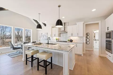 2433 W 177th St, Overland Park, KS 66085
