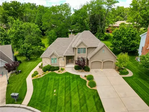 17608 E 48th Terrace Ct, Independence, MO 64055
