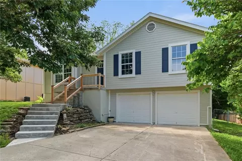 1611 Stasi Ave, Raymore, MO 64083