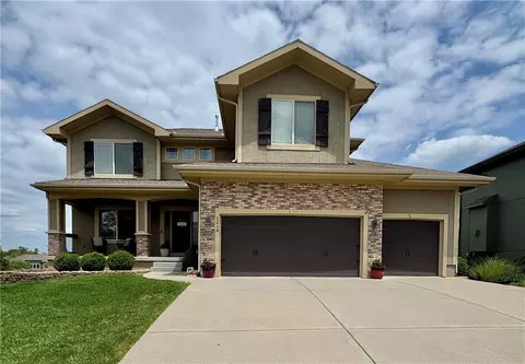 1218 Becket Ct, Raymore, MO 64083