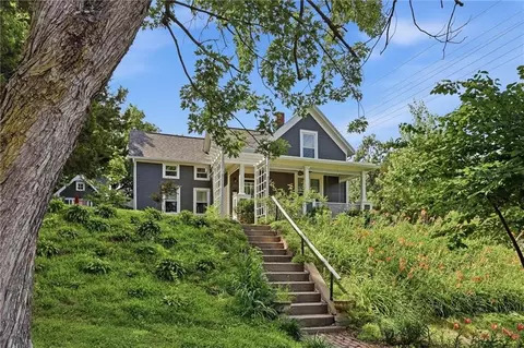 121 Spruce St, Leavenworth, KS 66048