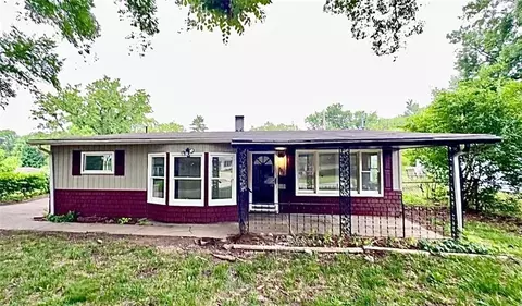 501 Orchard Ln, Saint Joseph, MO 64501