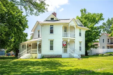 303 W 3rd St, Chanute, KS 66720