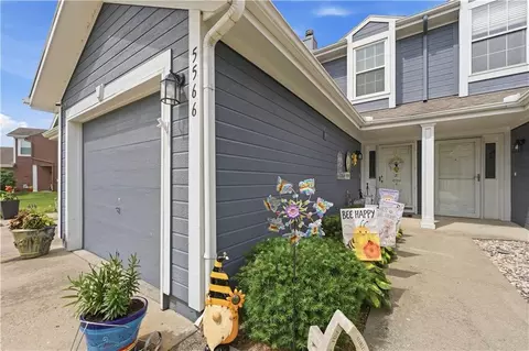 5566 NW Moonlight Meadow Dr, Lees Summit, MO 64064