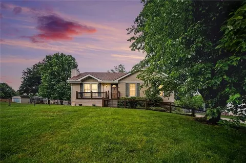 1100 NE 115th St, Kansas City, MO 64155