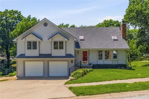 5308 N Wyandotte St, Gladstone, MO 64118