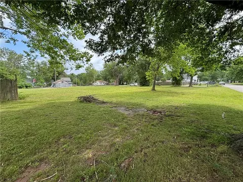 422 E 428 E 3rd St, Cherryvale, KS 67335 photo 3