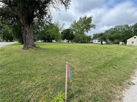 422 E 428 E 3rd St, Cherryvale, KS 67335 photo 5