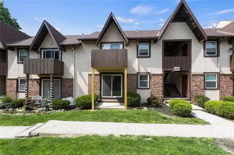 6208 Robinson St #1, Overland Park, KS 66202