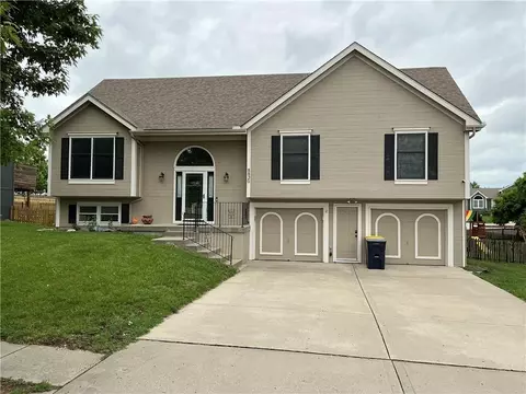 8820 NE 110th St, Kansas City, MO 64157