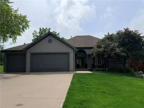523 Brookwood Ln, Raymore, MO 64083