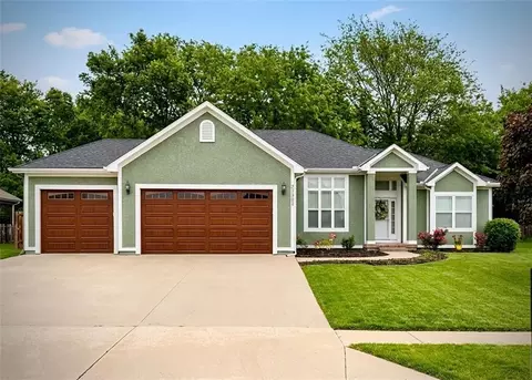 21301 Noble St, Spring Hill, KS 66083