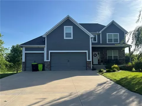 1705 SW Red Fox Cir, Oak Grove, MO 64075