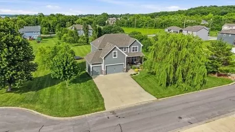 1705 SW Red Fox Cir, Oak Grove, MO 64075