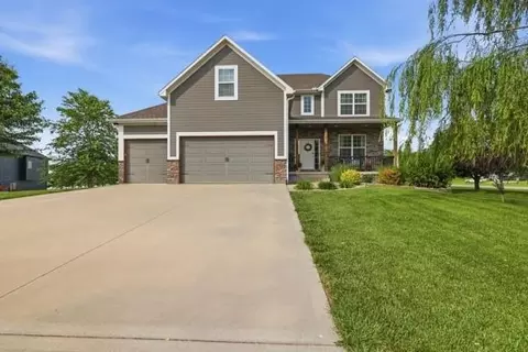 1705 SW Red Fox Cir, Oak Grove, MO 64075