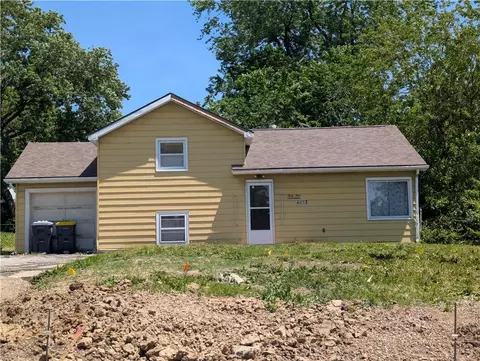 4417 N Oak Trfy, Kansas City, MO 64116