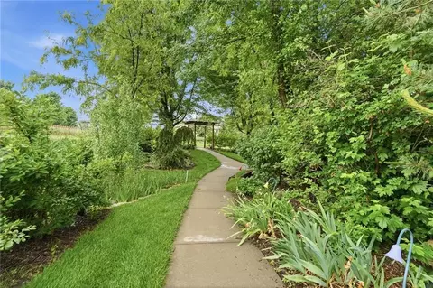View/Area - 2910 NE Viewpark Pl, Lees Summit, MO 64086 photo 5 of 5