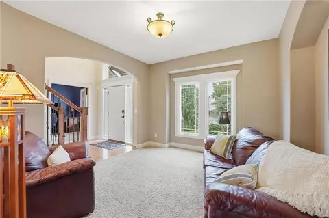 Entry Way - 2910 NE Viewpark Pl, Lees Summit, MO 64086 photo 2 of 3