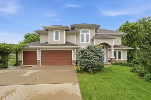 2910 NE Viewpark Pl, Lees Summit, MO 64086