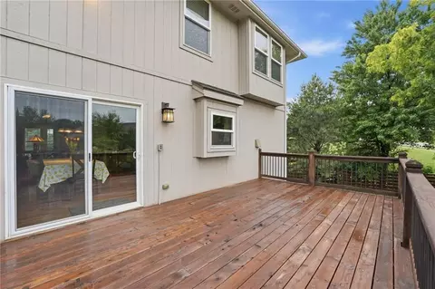 Exterior - 2910 NE Viewpark Pl, Lees Summit, MO 64086 photo 16 of 25