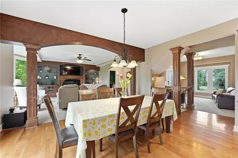Dining - 2910 NE Viewpark Pl, Lees Summit, MO 64086 photo 3 of 4